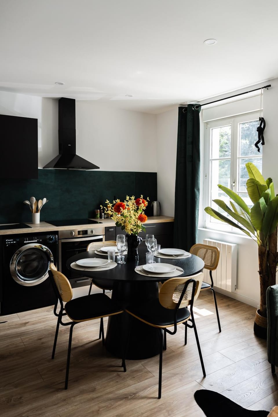 Dining area, kitchen