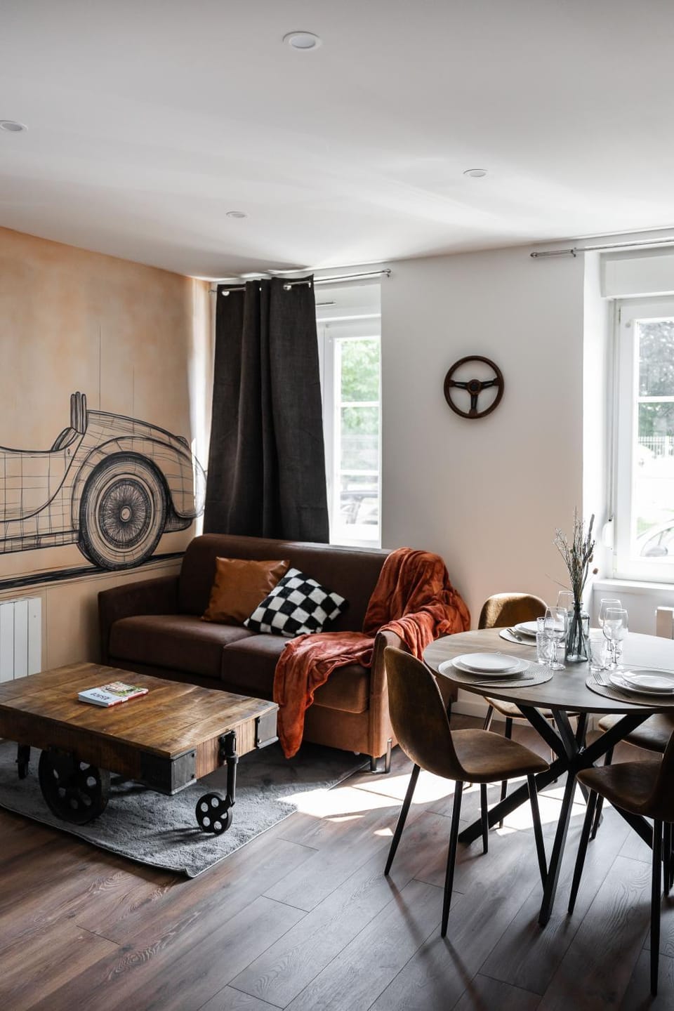 Bed, TV and multimedia, Living room, Seating area, Dining area