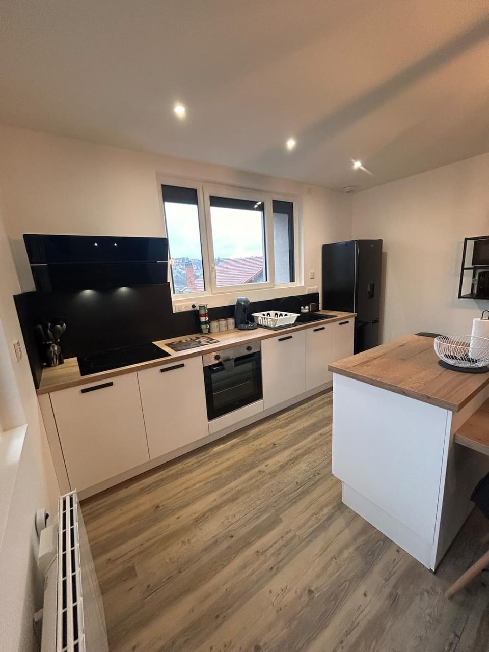 Kitchen or kitchenette, dishwasher, oven, stove