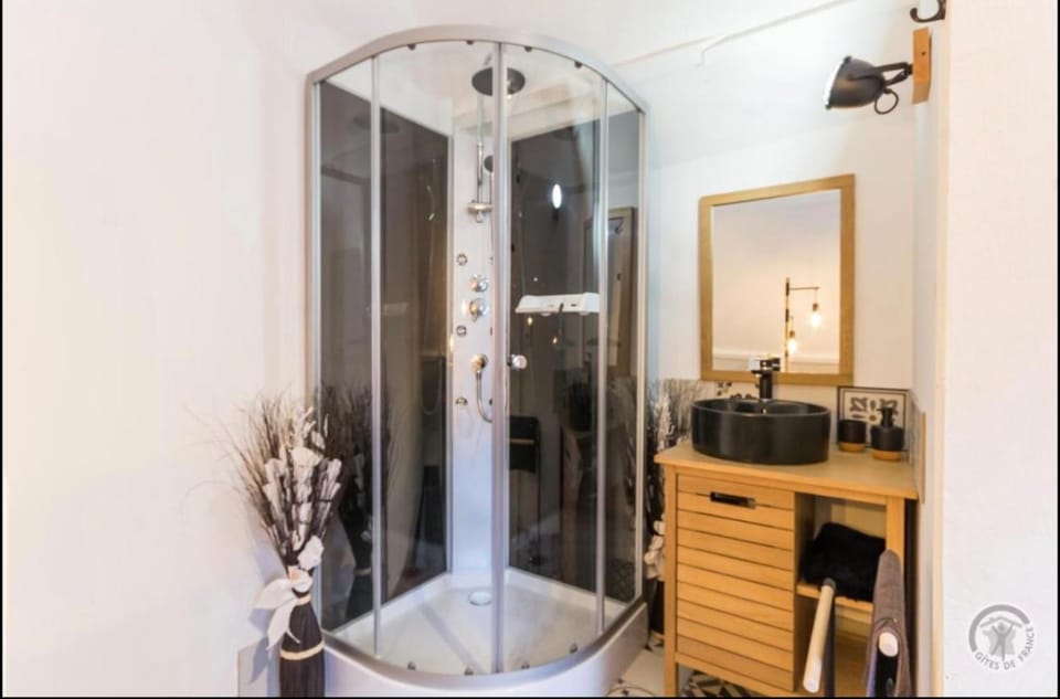 Le refuge de l'hortensia 2 Bed and Breakfast in Normandy