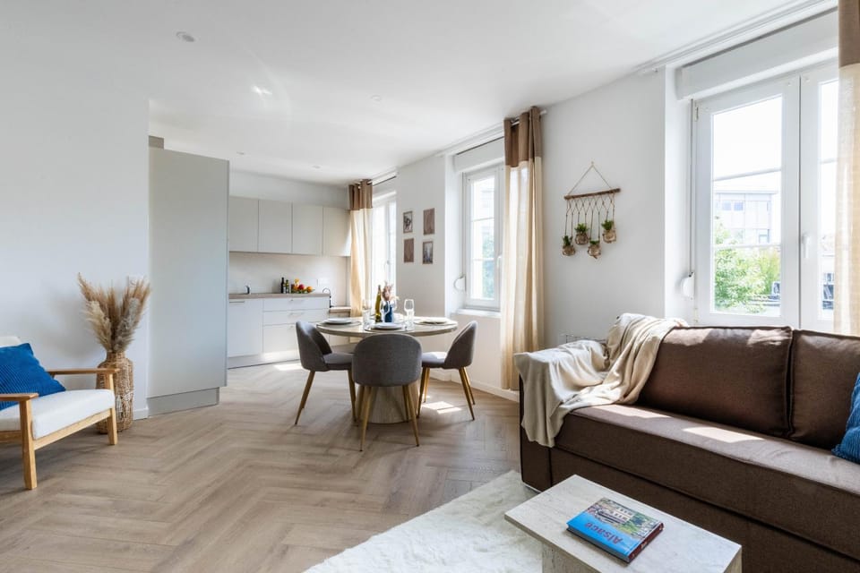 Living room, Seating area, Dining area, kitchen