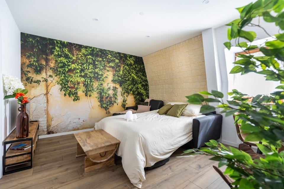 Bed, TV and multimedia, Living room, Photo of the whole room, Seating area