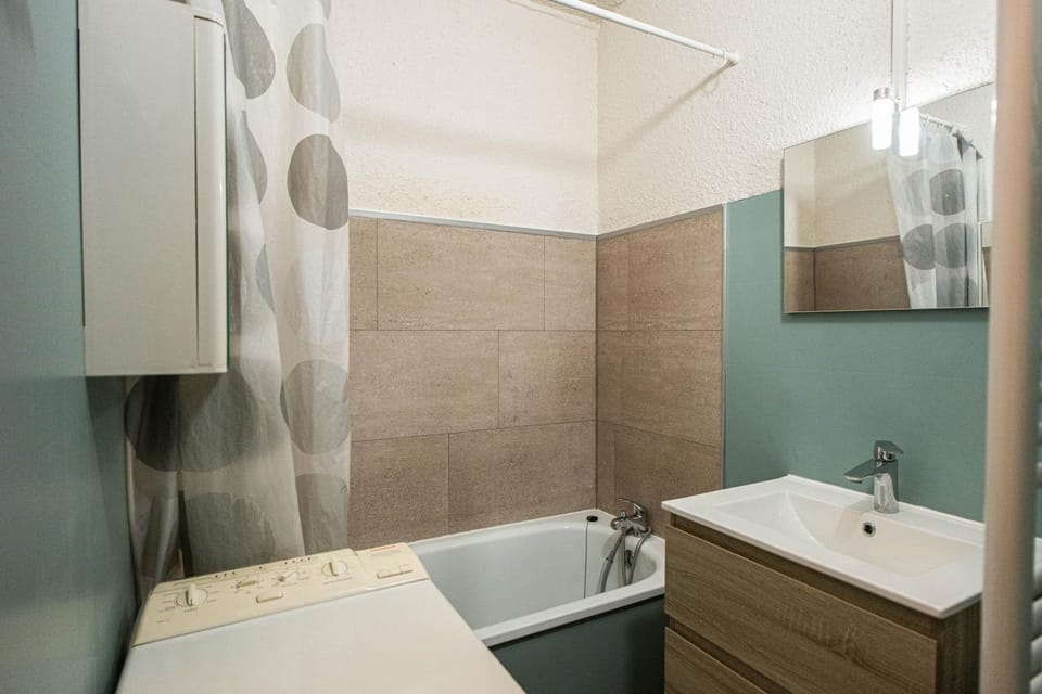 Bathroom, Bath