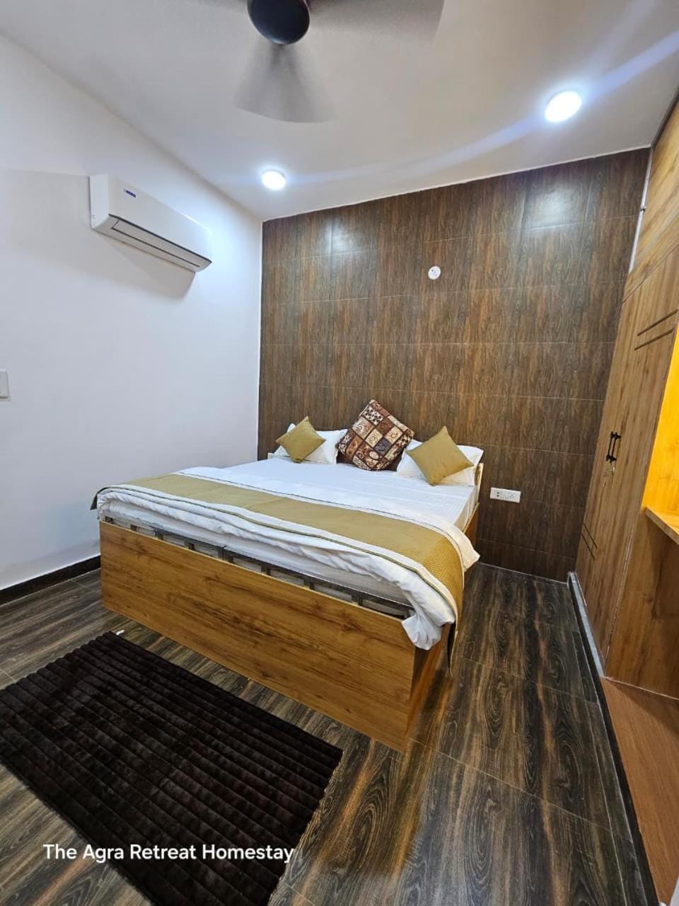 Bed, Photo of the whole room, Bedroom, wardrobe, air conditioner
