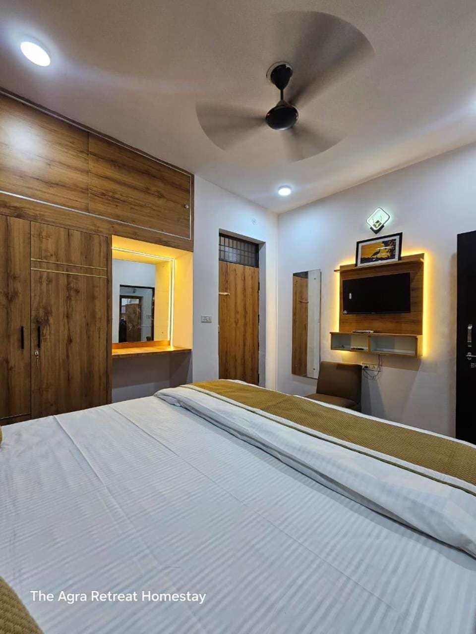 Bed, TV and multimedia, Photo of the whole room, Bedroom, wardrobe