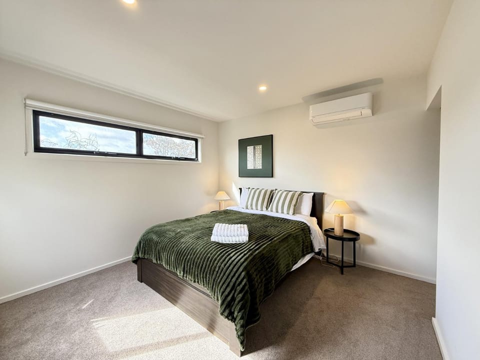 Bed, Bathroom, Bedroom, wardrobe