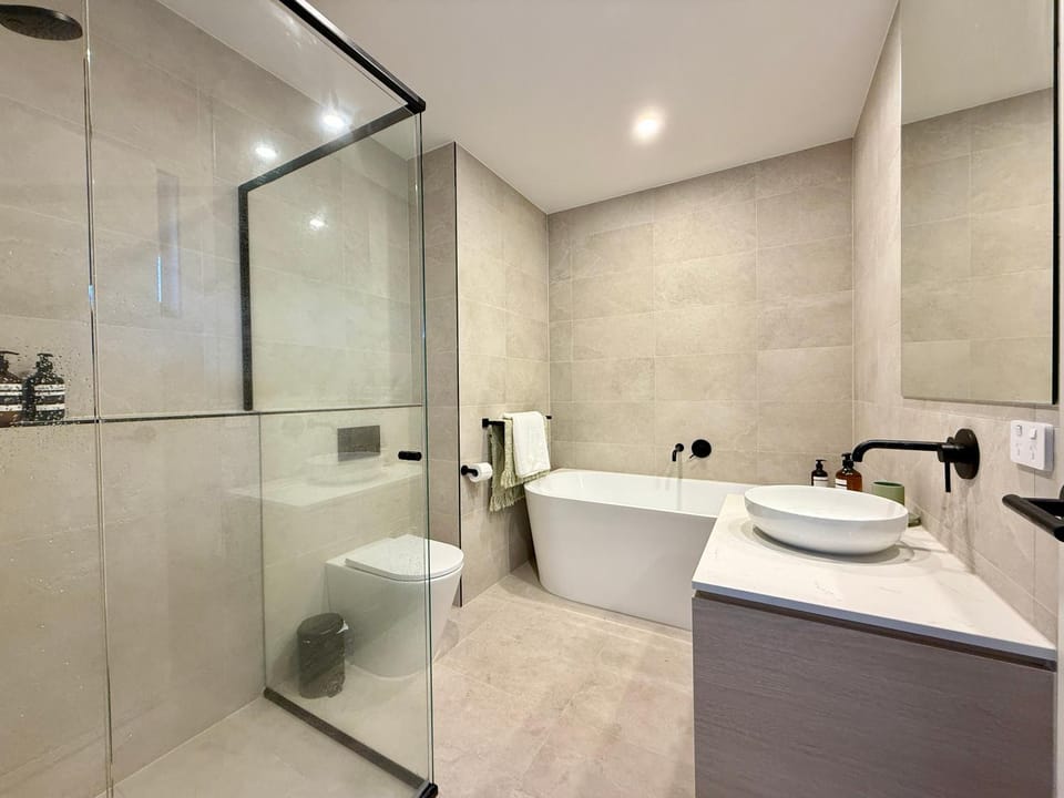 Shower, Toilet, Bathroom, Bath
