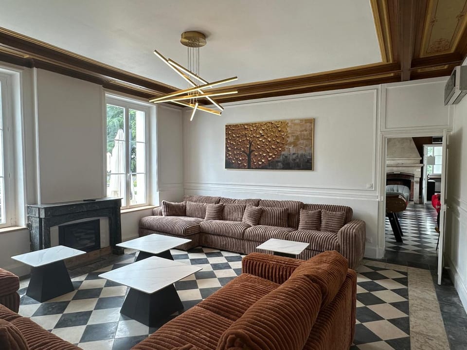 Living room, Seating area
