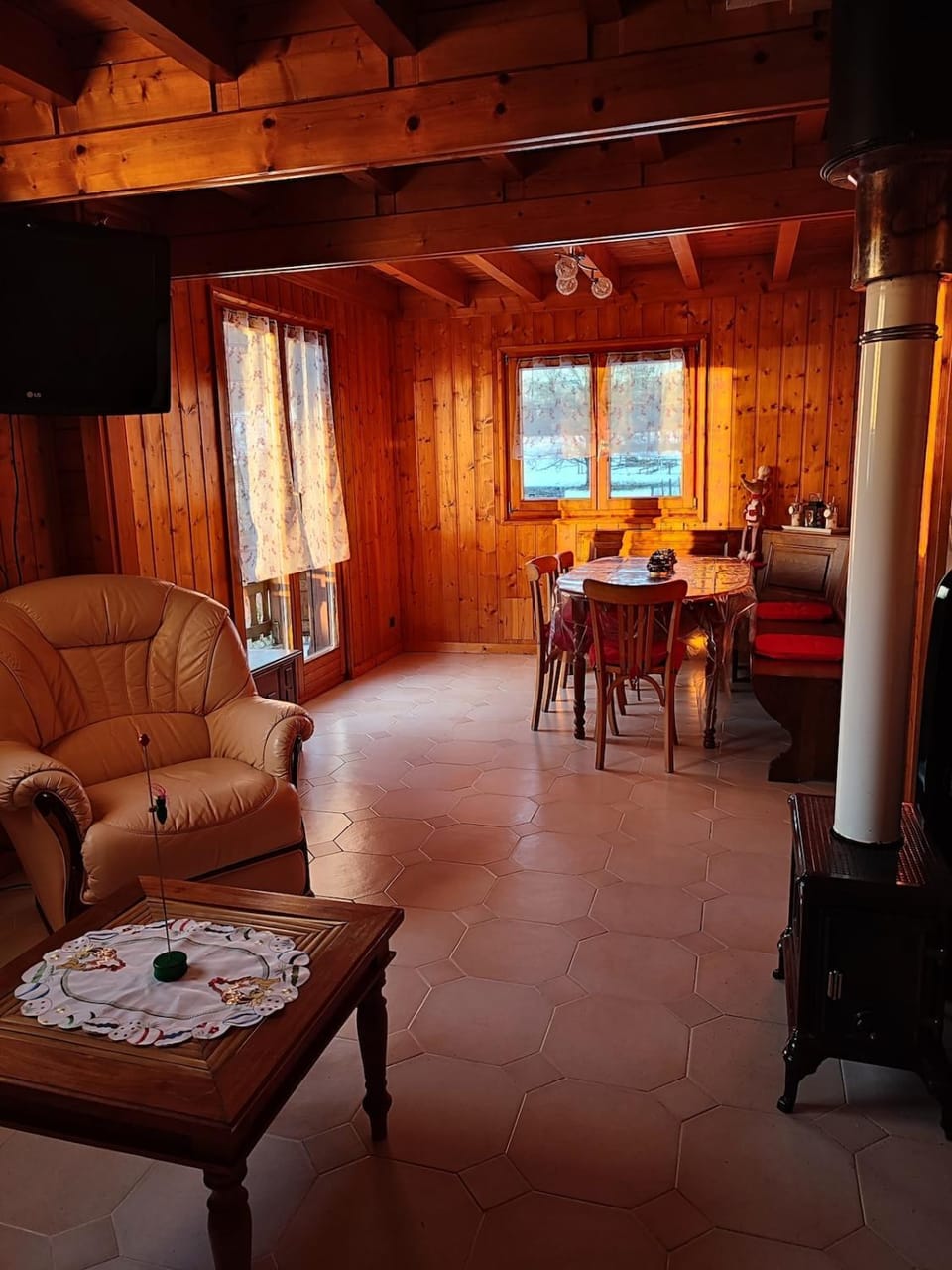 Living room, Seating area, Dining area