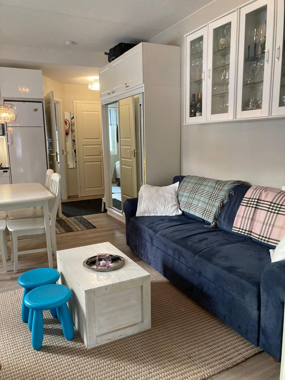 Seating area, Dining area