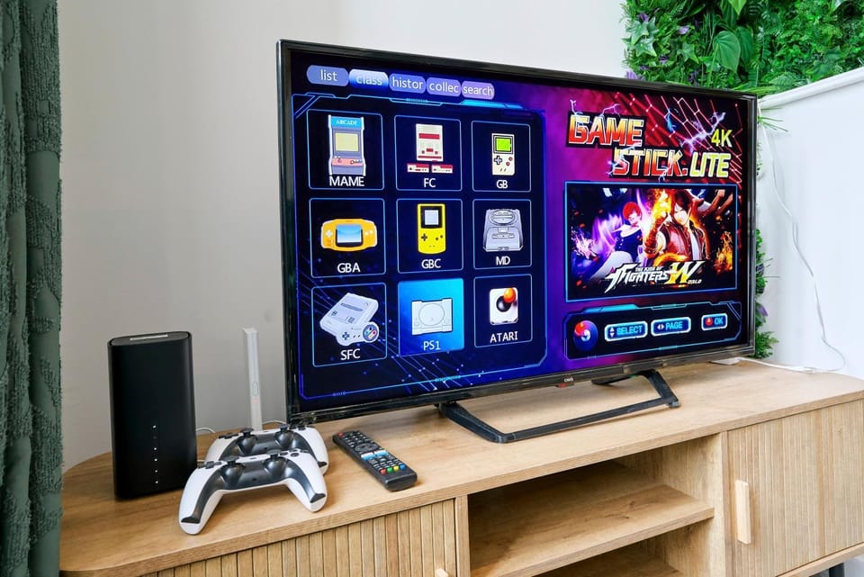 TV and multimedia, Living room, Evening entertainment