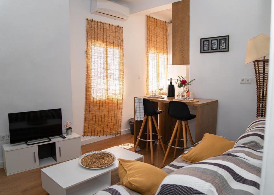Communal lounge/ TV room, Dining area