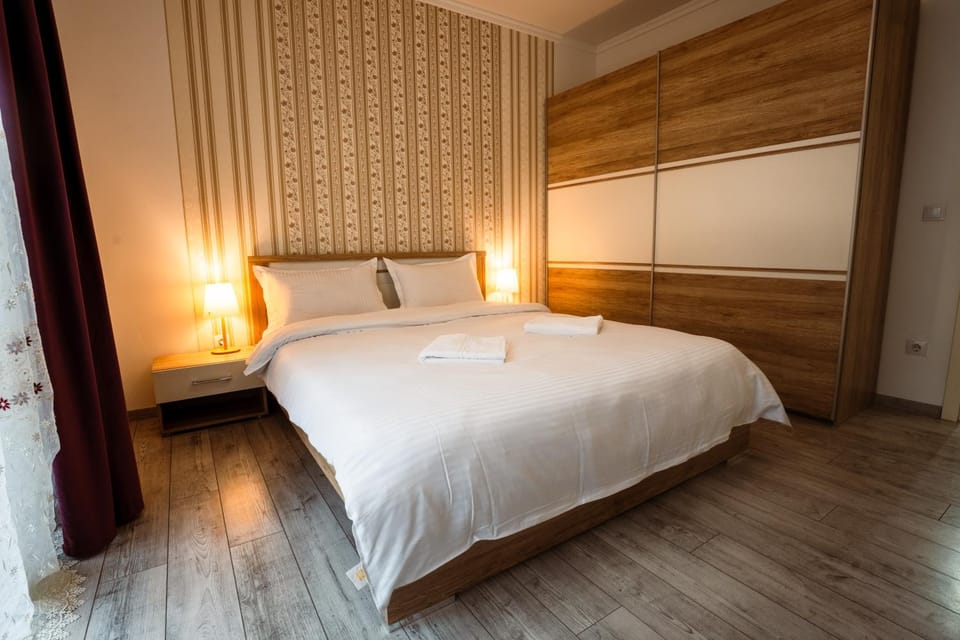Bed, Bedroom, towels, towels