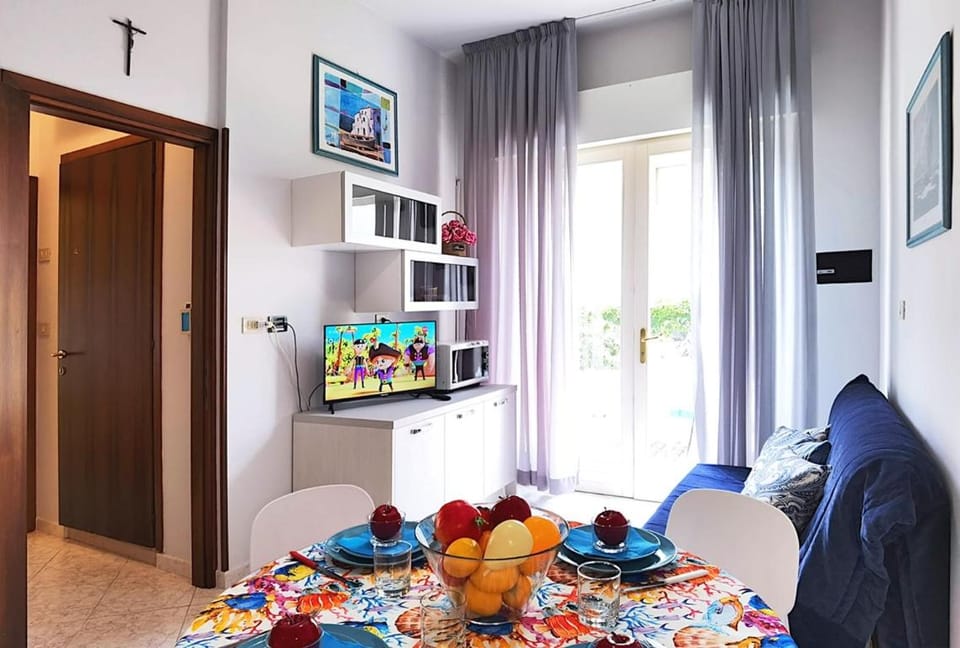 TV and multimedia, Living room, microwave, safe