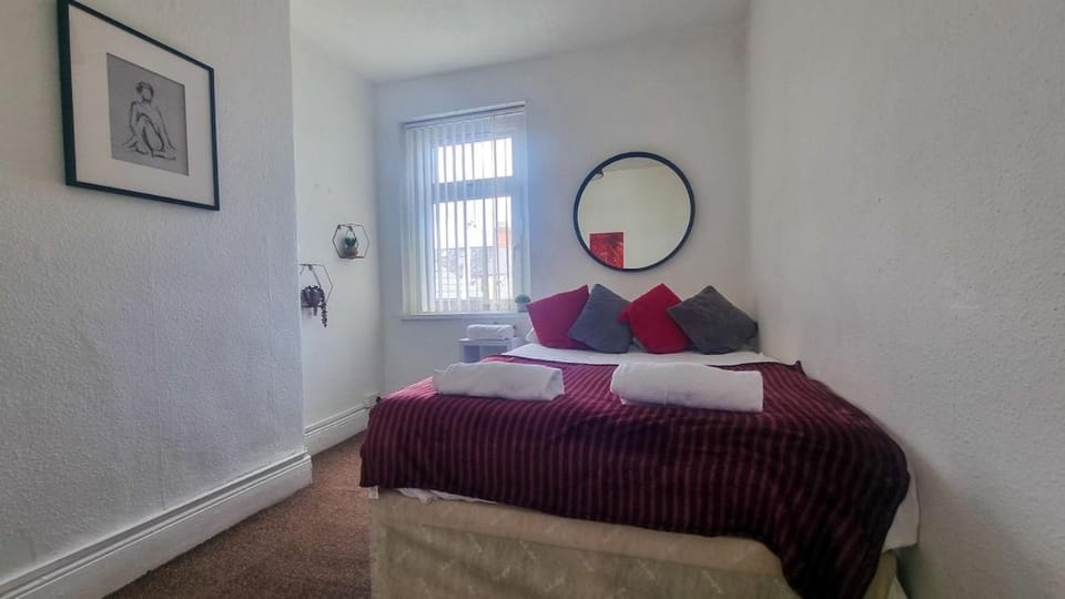 Cosy bright 4 bed house 11mins from Cardiff centre Apartment in Cardiff