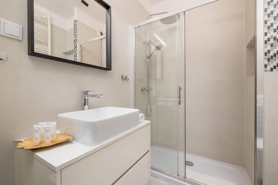 Shower, Bathroom, towels