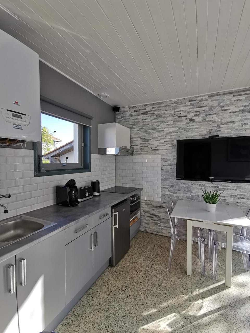 Kitchen or kitchenette