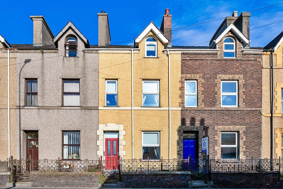 Property building, Facade/entrance, Off site