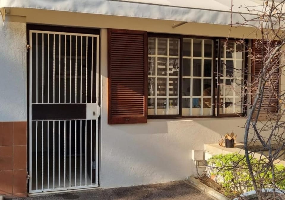 Property building, Facade/entrance, Day