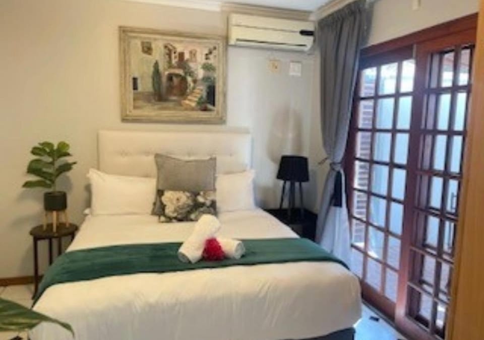 Bed, Bedroom, towels, air conditioner