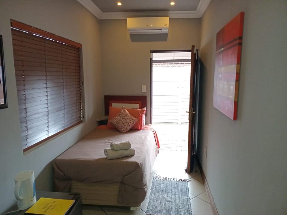 Bedroom, air conditioner