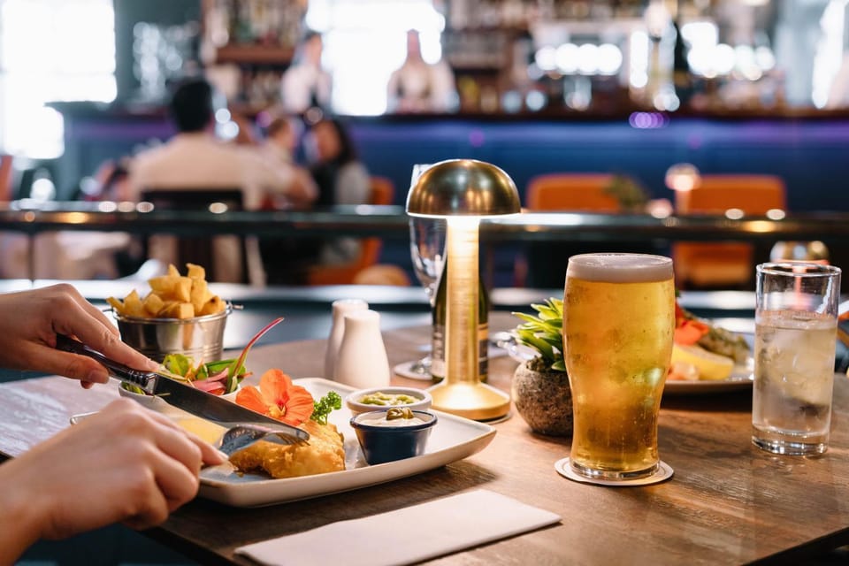 Restaurant/places to eat, Lounge or bar