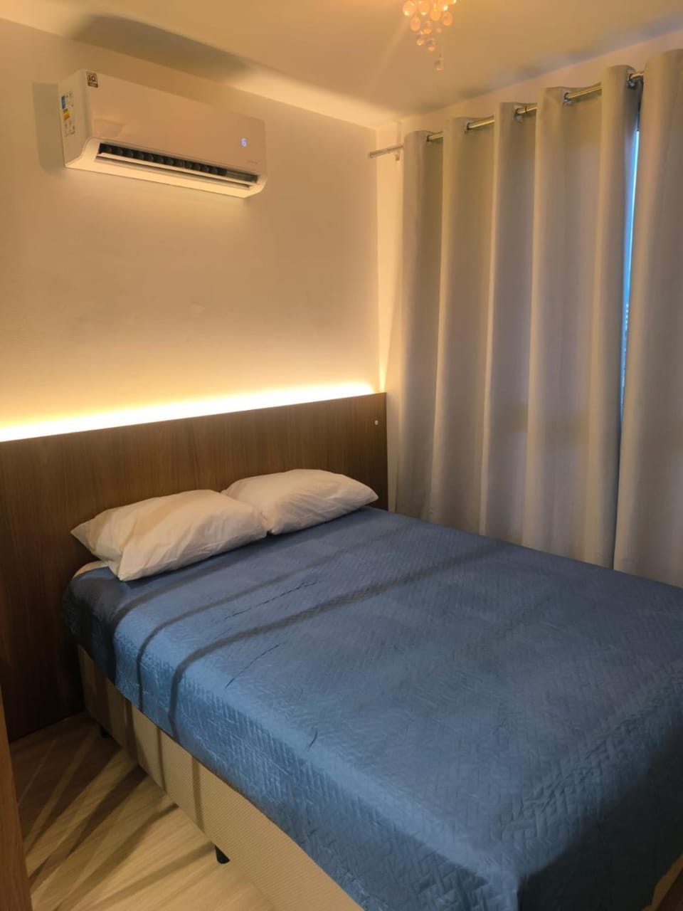 Bed, air conditioner