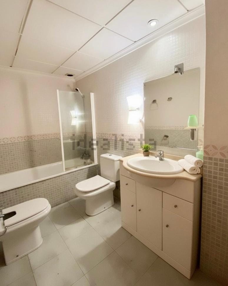 Shower, Toilet, Bathroom, bidet, towels