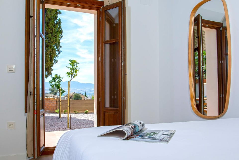 Bed, Natural landscape, Photo of the whole room, Bedroom