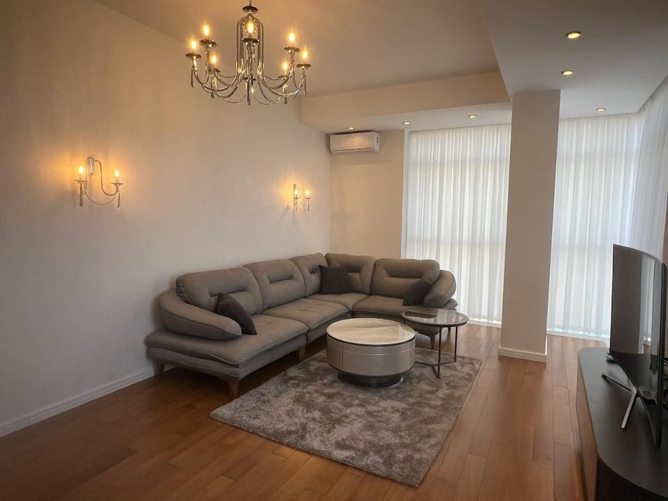 Central Baku 1BR Apartment with Park View Apartment in Baku