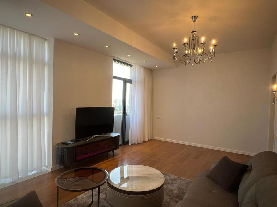 Central Baku 1BR Apartment with Park View Apartment in Baku
