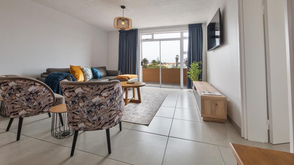 TV and multimedia, Living room, Seating area, Evening entertainment