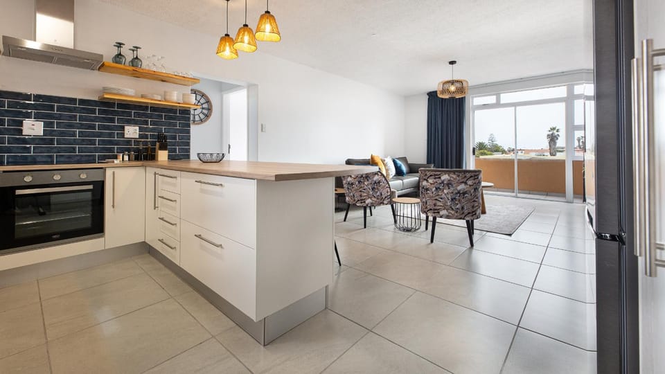 Kitchen or kitchenette, Living room, Seating area, Dining area, oven, stove