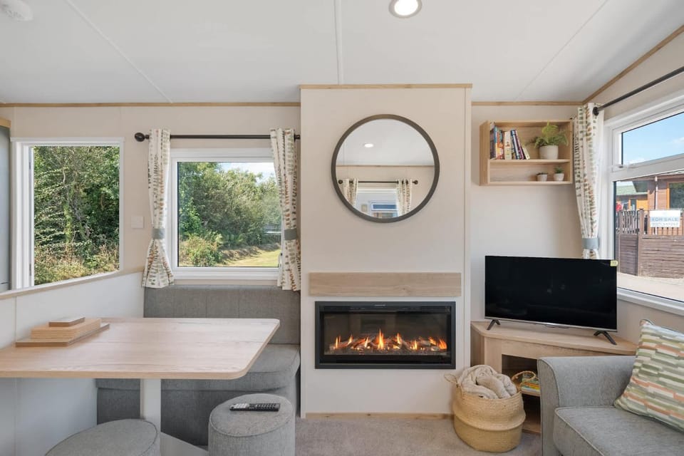Beachy Lodge with Deck & Parking nr Ilfracombe Chalet in Ilfracombe