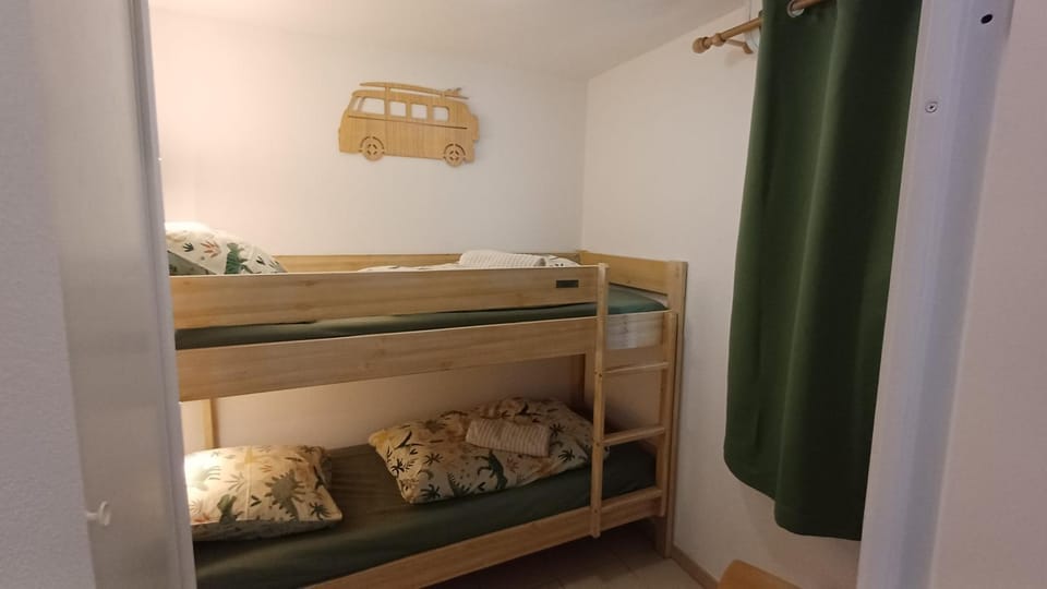 bunk bed