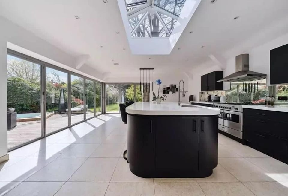 Country Manor Pool & Spa Games Room Cinema House in Horsham