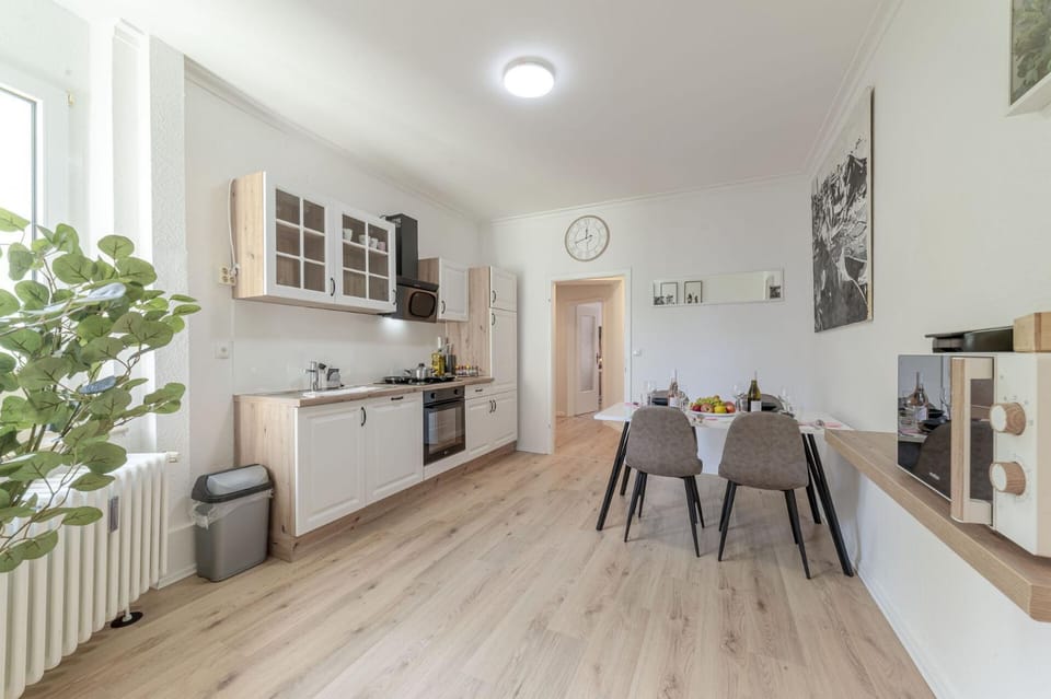 Coffee/tea facilities, Kitchen or kitchenette, Dining area, dishwasher, minibar, oven, stove
