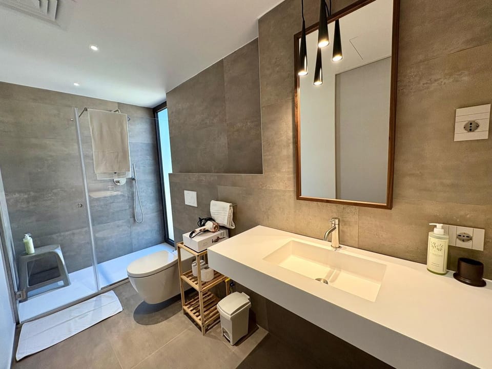 Shower, Toilet, Bathroom