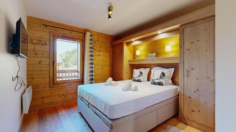 Bed, TV and multimedia, Photo of the whole room, Bedroom, towels, wardrobe