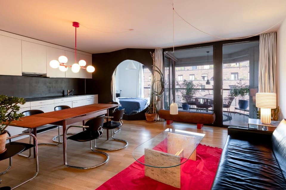 Kitchen or kitchenette, Living room, Seating area, Dining area