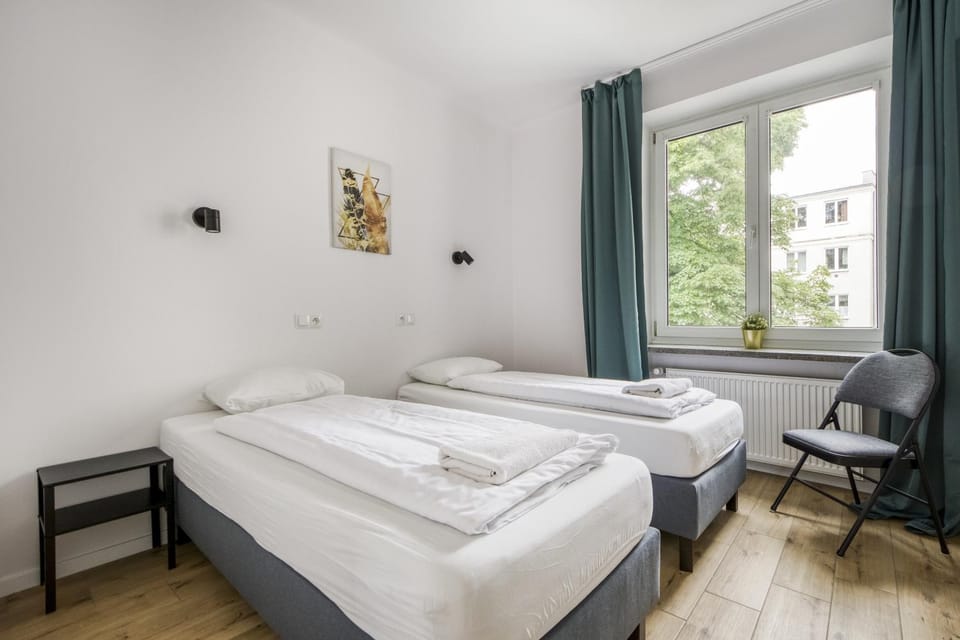 Bed, towels
