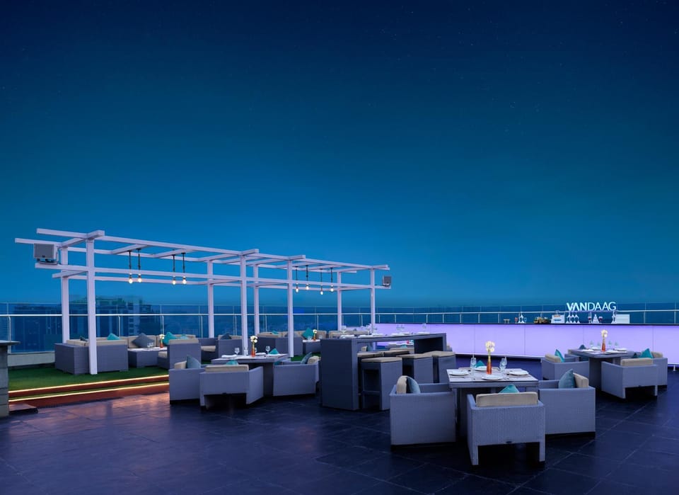 Restaurant/places to eat, Night, Banquet/Function facilities