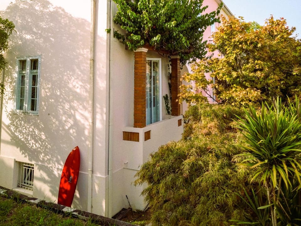 Porto Surf Lodge Bed and Breakfast in Porto
