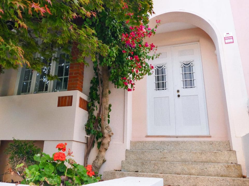 Porto Surf Lodge Bed and Breakfast in Porto