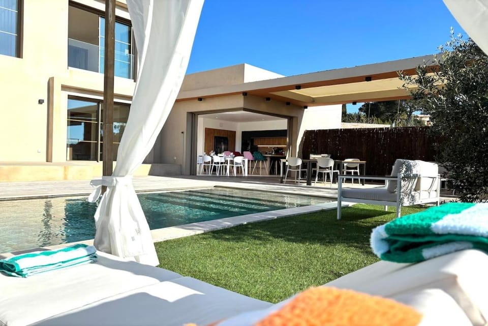 Harmony Modern 5 Etoiles villa with pool for 12 people Villa in Saint-Raphael