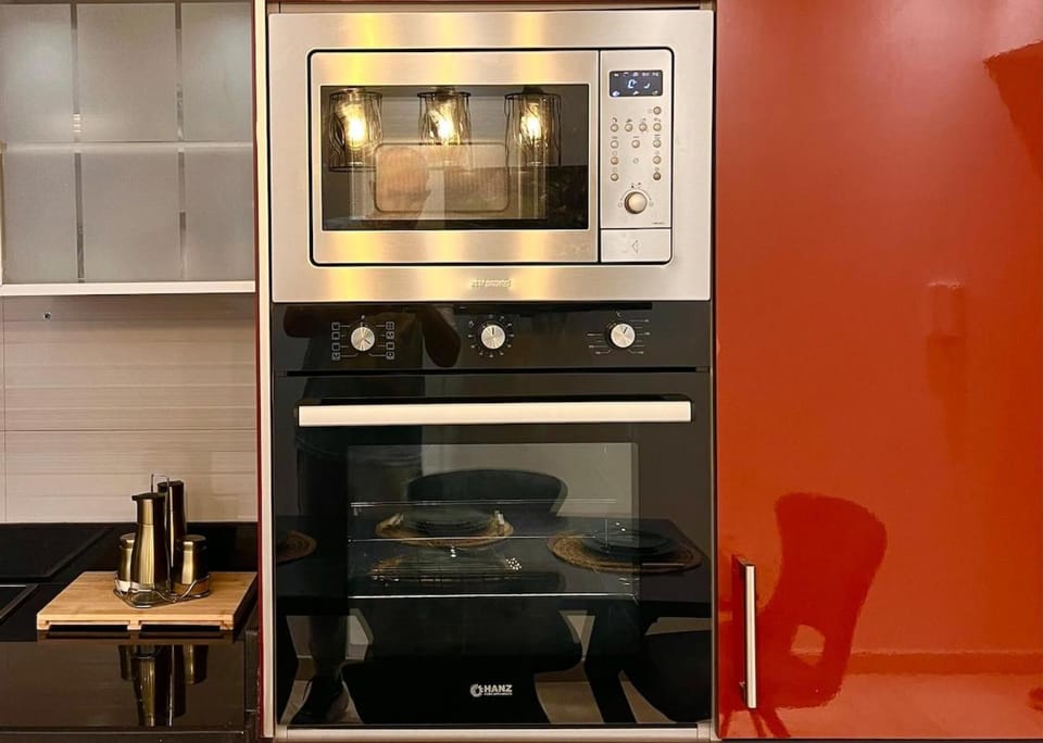 Kitchen or kitchenette, oven