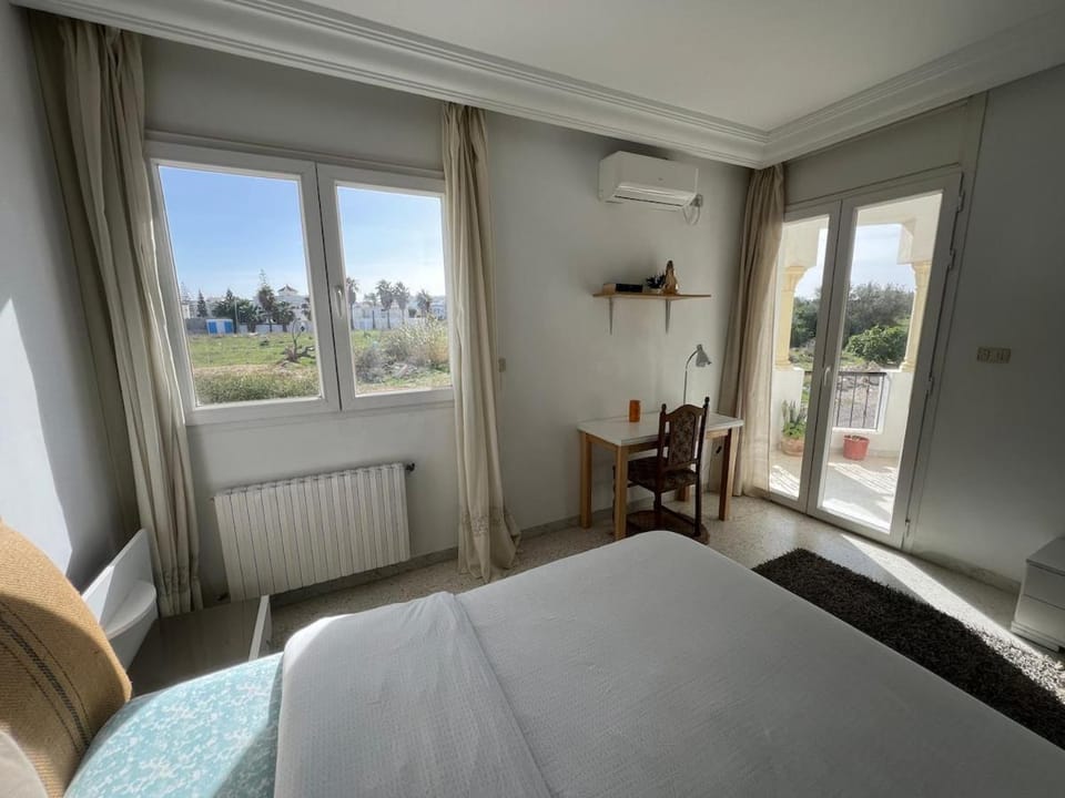 Photo of the whole room, Bedroom, air conditioner