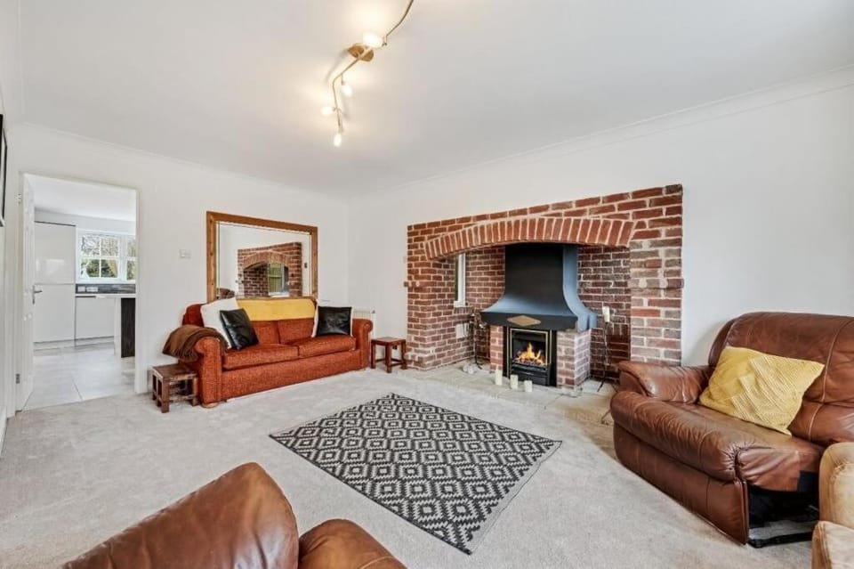 Stylish home close to the Yorkshire Dales & Leeds Airport House in Borough of Harrogate