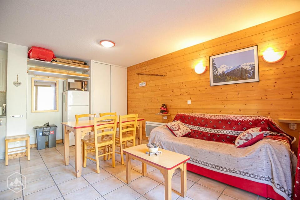 Résidence Les Flocons D'argent - Bel appartement au pied des pistes avec terrasse MAE-0713 Apartment in Auvergne-Rhône-Alpes