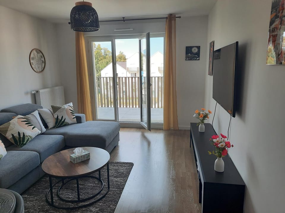 Communal lounge/ TV room, TV and multimedia, View (from property/room), Balcony/Terrace, Living room, Seating area